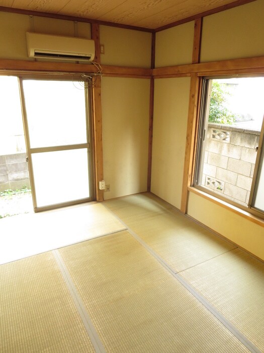 物件内観写真4　(室内からの展望)