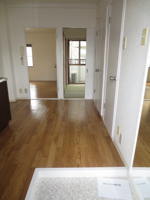 物件内観写真7　(玄関)