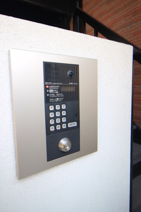 物件外観写真4　(エントランス部分)