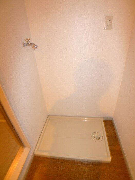 物件内観写真10　(洗濯機置場)