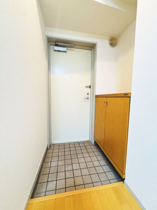 物件内観写真18　(玄関)