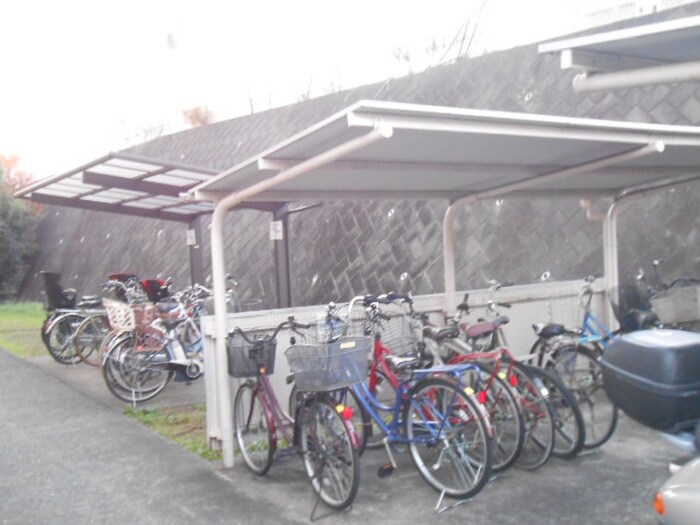 物件外観写真3　(駐輪場)