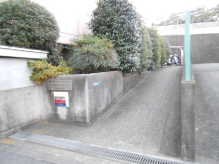 物件外観写真4　(エントランス部分)