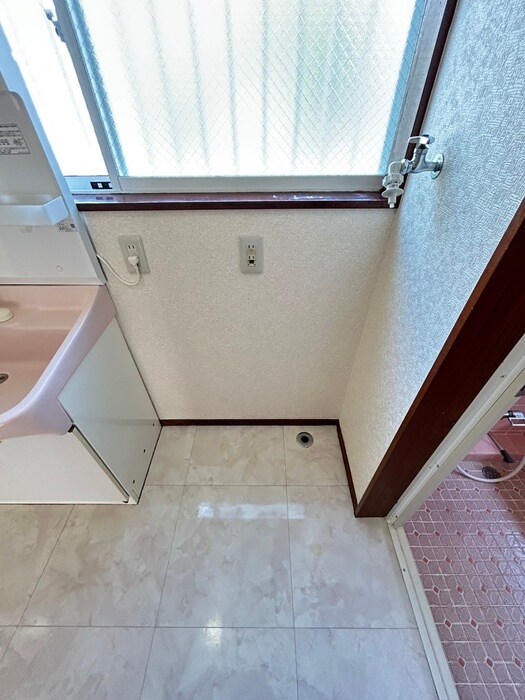物件内観写真16　(洗濯機置場)
