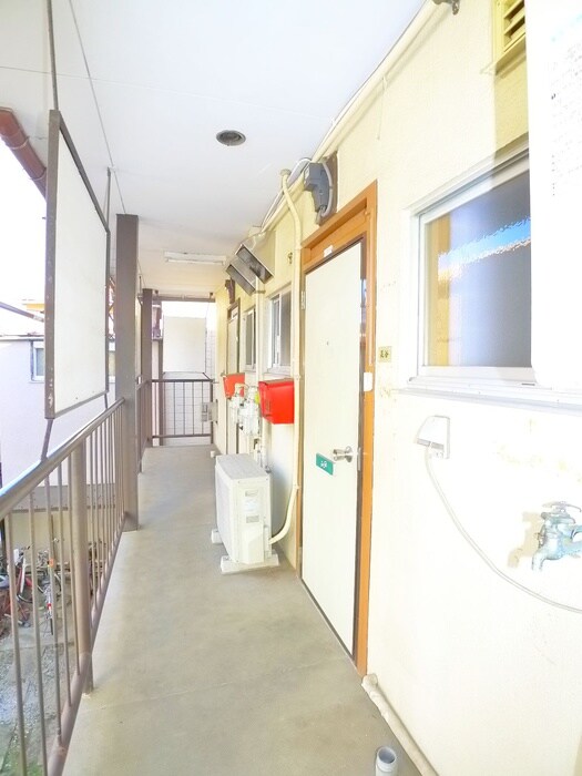 物件外観写真5　(エントランス部分)