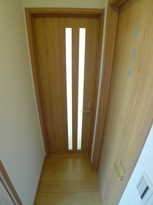 物件内観写真7　(玄関)