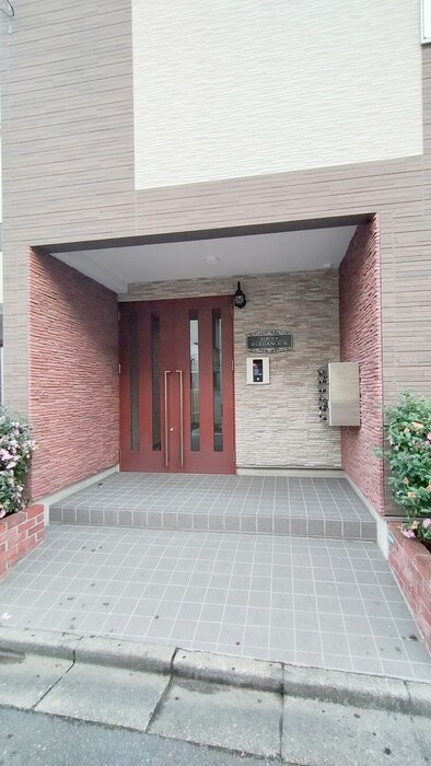 物件外観写真3　(エントランス部分)