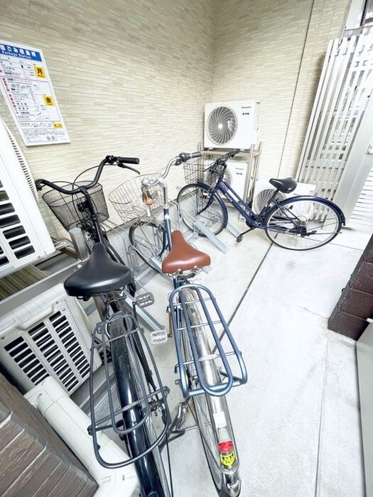 物件外観写真4　(駐輪場)