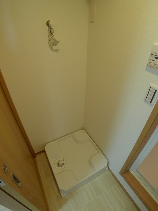 物件内観写真13　(洗濯機置場)