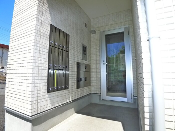 物件外観写真2　(エントランス部分)