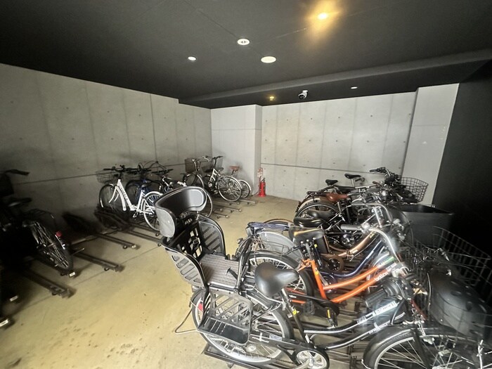 物件外観写真4　(駐輪場)