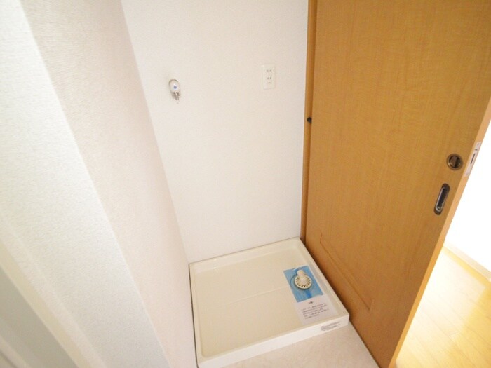 物件内観写真12　(洗濯機置場)