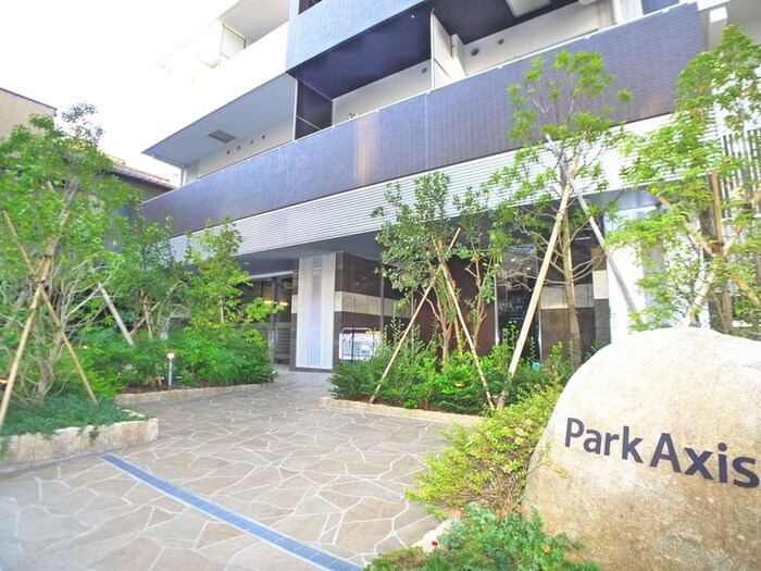 物件外観写真2　(エントランス部分)