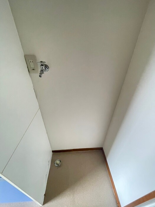 物件内観写真18　(洗濯機置場)