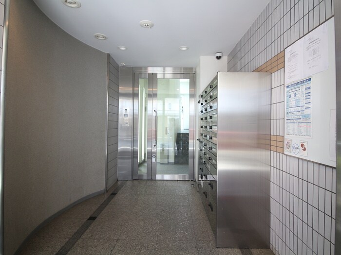 物件外観写真5　(エントランス部分)