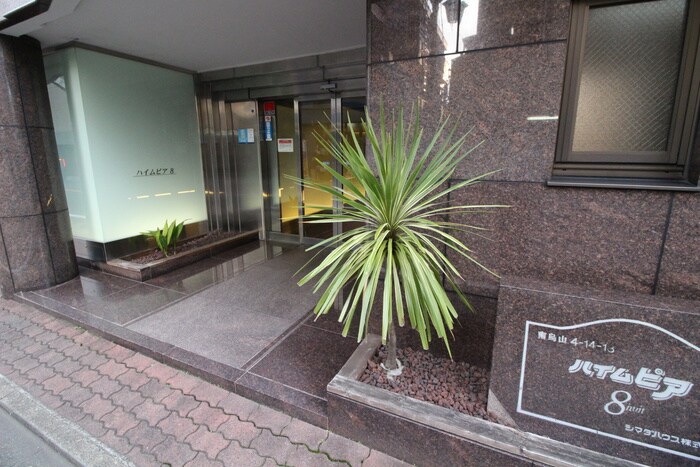 物件外観写真2　(エントランス部分)