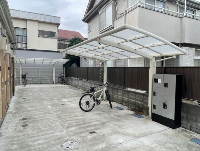 物件外観写真2　(駐輪場)