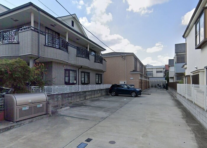 物件外観写真3　(駐車場)