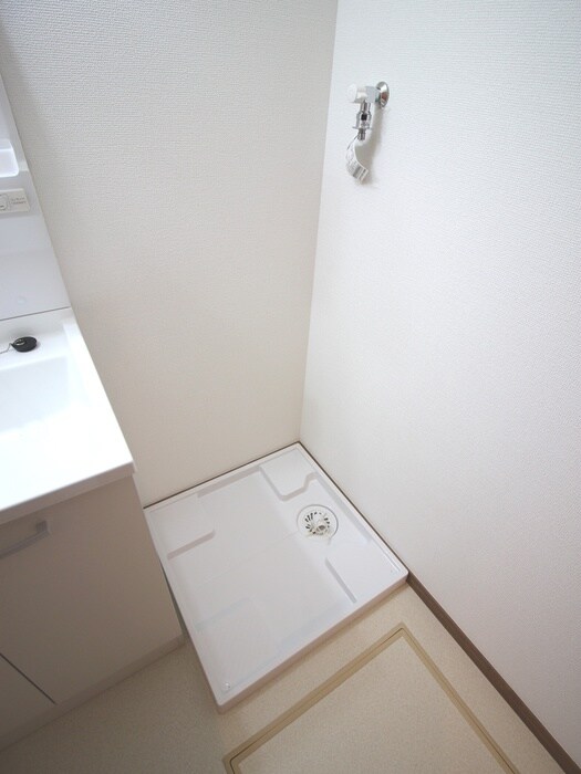 物件内観写真13　(洗濯機置場)