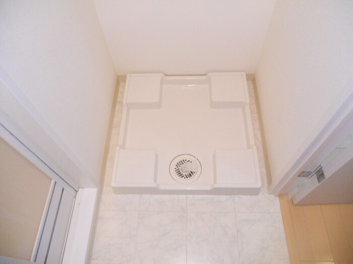 物件内観写真11　(洗濯機置場)