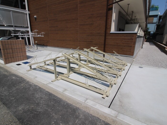 物件外観写真2　(駐輪場)