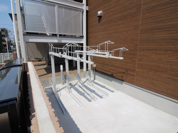 物件外観写真4　(駐輪場)