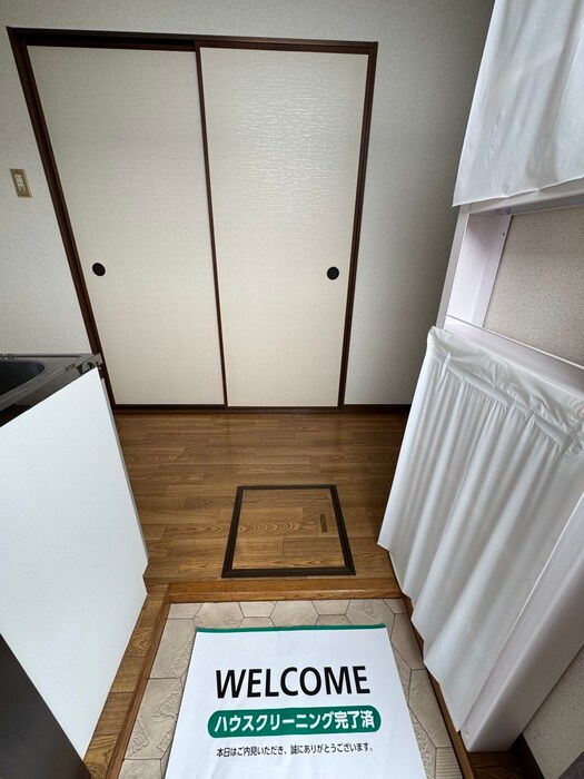 物件内観写真5　(玄関)