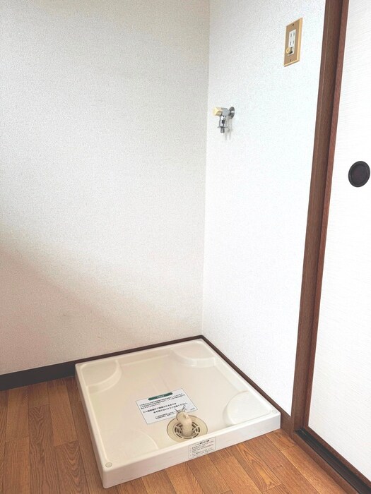 物件内観写真13　(洗濯機置場)