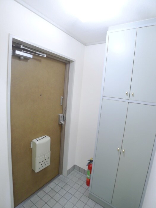 物件内観写真16　(玄関)