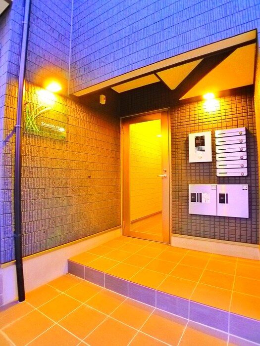物件外観写真3　(エントランス部分)