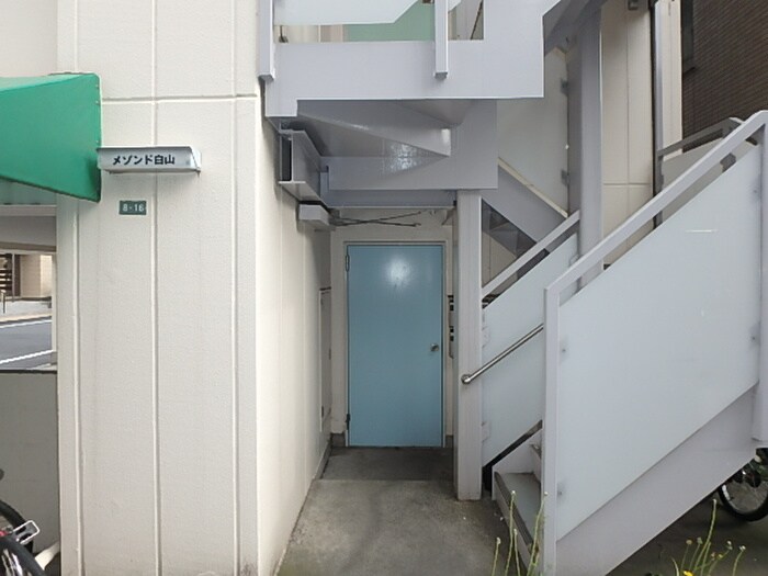 物件外観写真3　(エントランス部分)