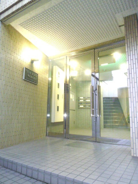 物件外観写真2　(エントランス部分)