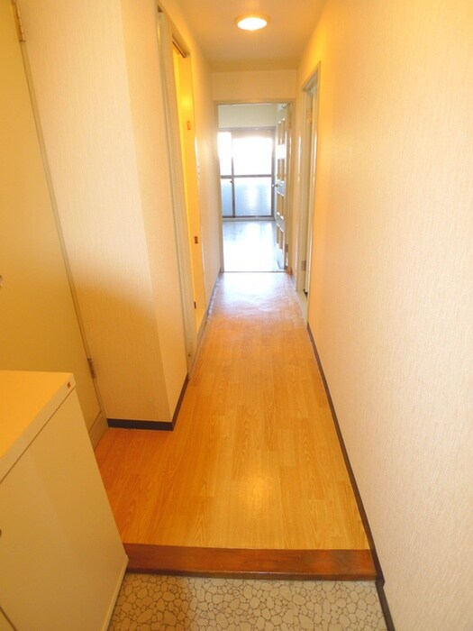 物件内観写真10　(玄関)