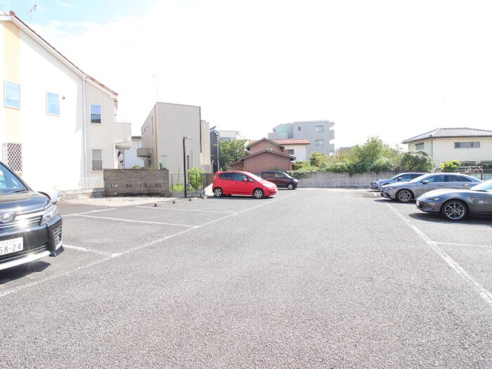 物件外観写真6　(駐車場)