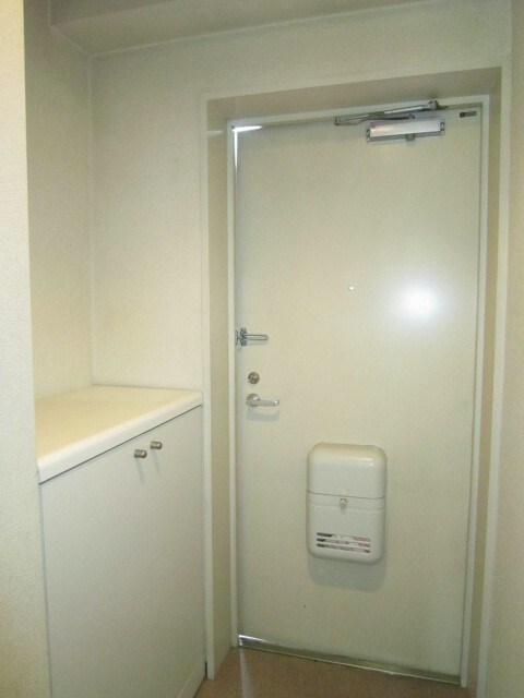 物件内観写真16　(玄関)