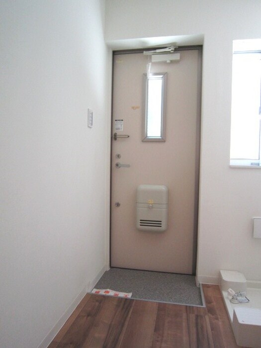 物件内観写真5　(玄関)