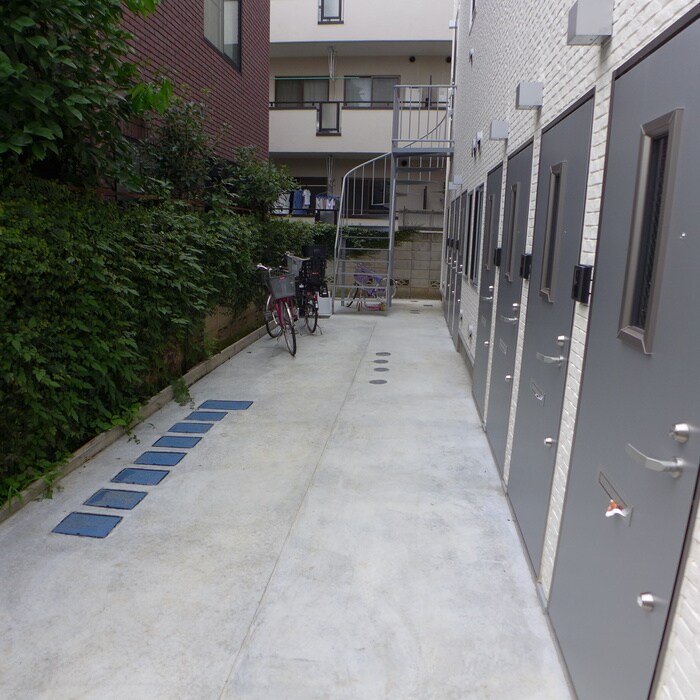 物件外観写真4　(エントランス部分)