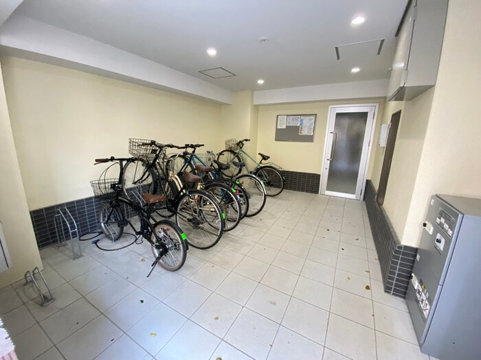 物件外観写真4　(駐輪場)