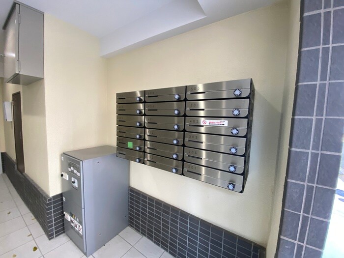 物件外観写真5　(エントランス部分)