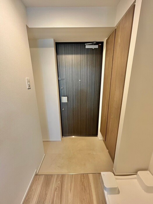 物件内観写真16　(玄関)