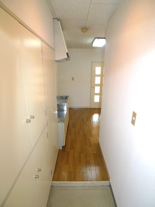 物件内観写真7　(玄関)