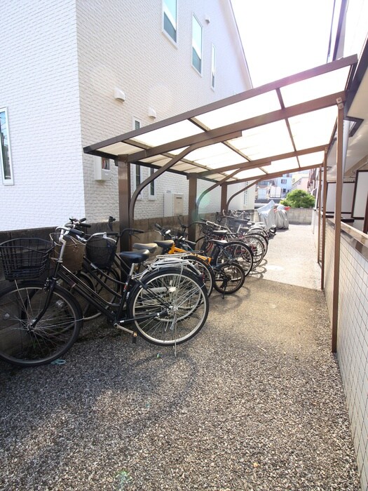 物件外観写真4　(駐輪場)