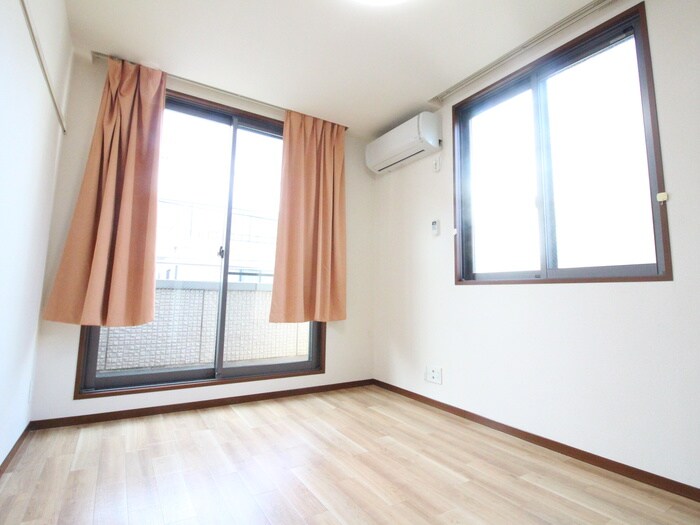 物件内観写真4　(居室)