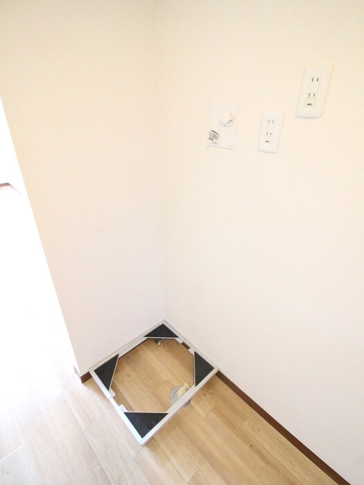 物件内観写真12　(洗濯機置場)