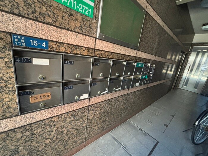 物件外観写真5　(エントランス部分)