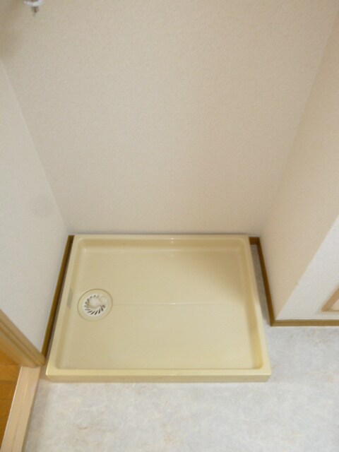 物件内観写真14　(洗濯機置場)