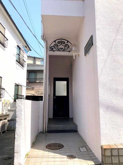 物件外観写真6　(エントランス部分)