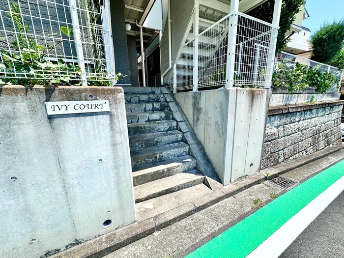 物件外観写真4　(エントランス部分)