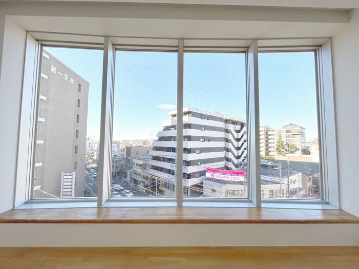 物件内観写真14　(室内からの展望)