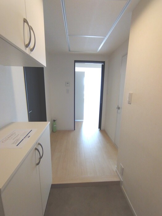 物件内観写真8　(玄関)